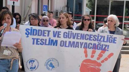 Hakkari'de Sosyal Hizmet Uzmanına Bıçaklı Saldırı: Manisa'dan Sert Tepki