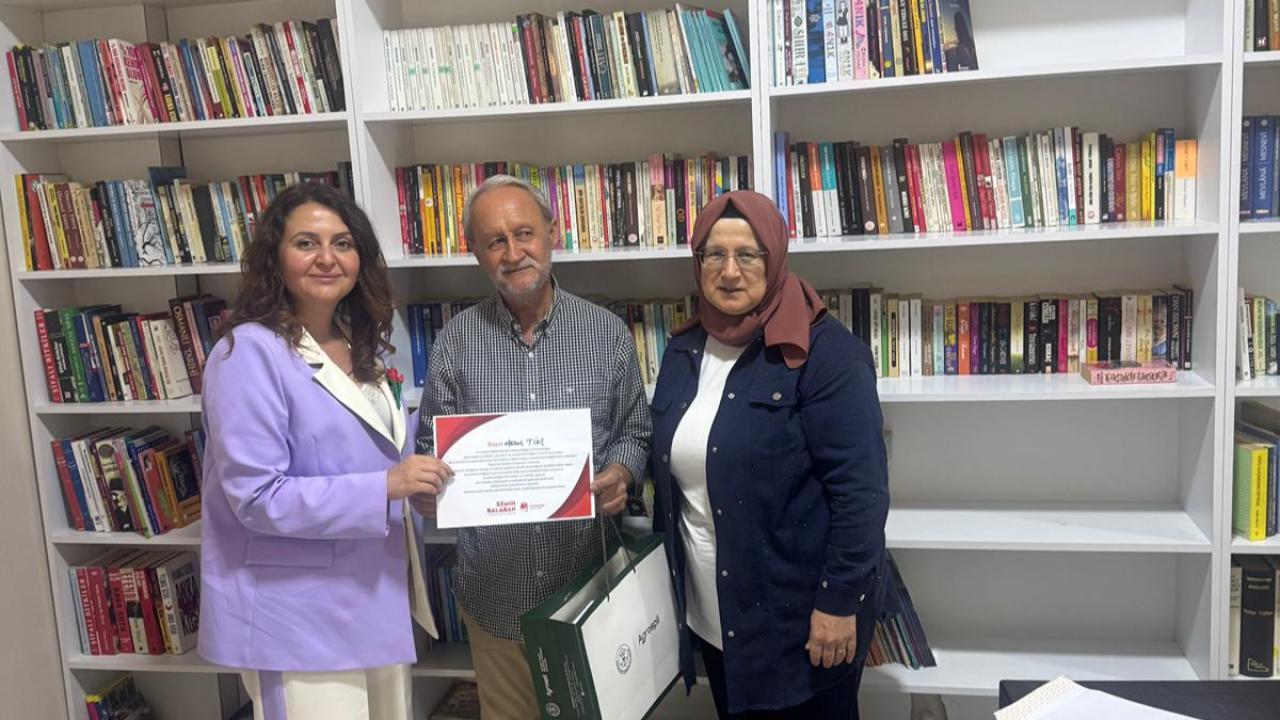Kitap Baba’dan Yunusemre’ye 10 Bin Kitap Bağışı