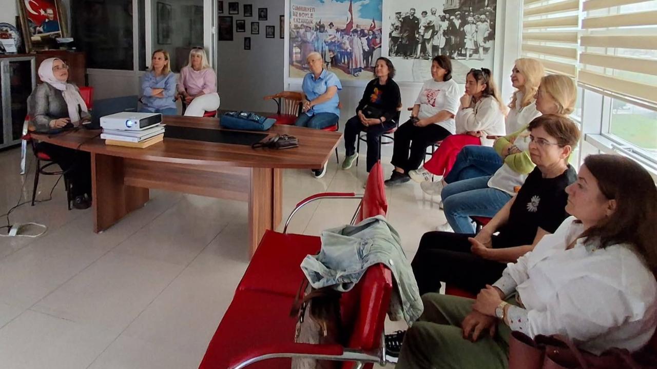 Manisa'da Aile İçi İletişim Seminerine Yoğun İlgi