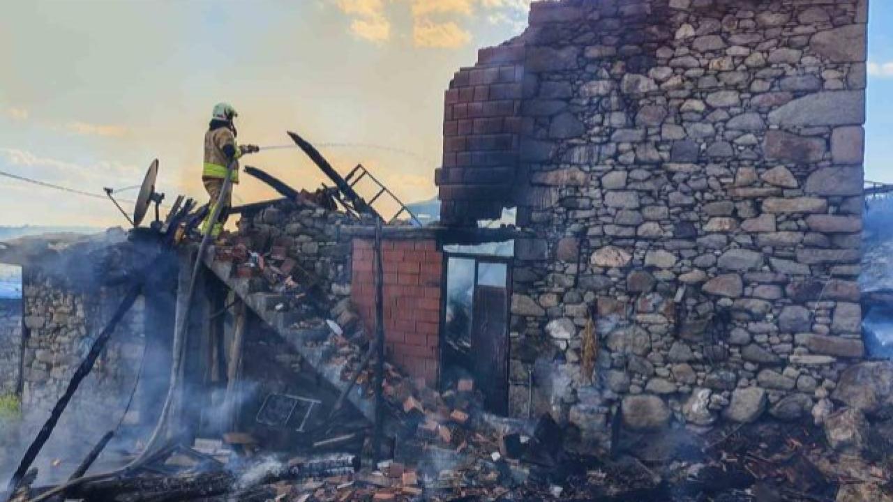 Manisa'da Bayram Tatili Kabusa Dönüştü: Ailenin Evi Gözleri Önünde Küle Döndü