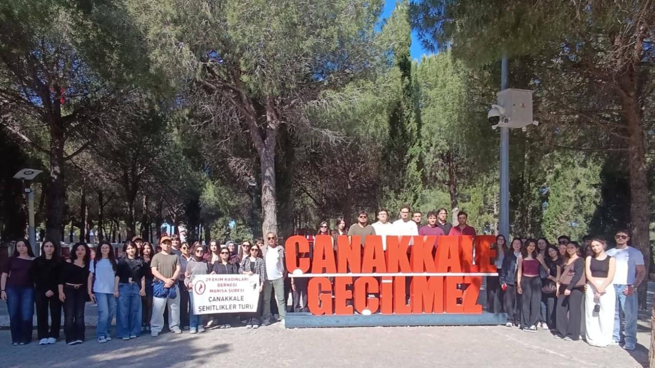 Manisalı Kadınlardan Çanakkale Şehitliğine Anlamlı Ziyaret