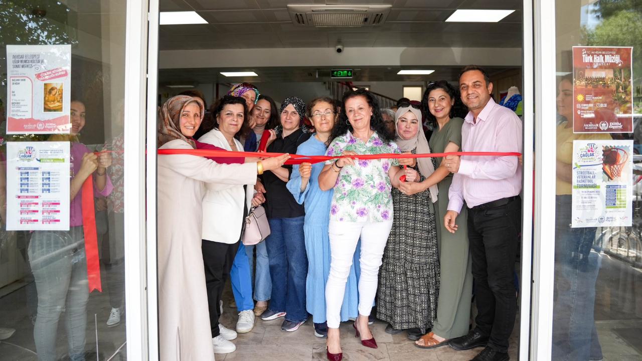 Uğur Mumcu Kültür Merkezi’nde El Emeği Sergisi Açıldı