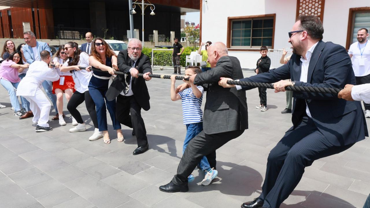 Yunusemre'de 19 Mayıs Coşkusu Meydanlara Taştı