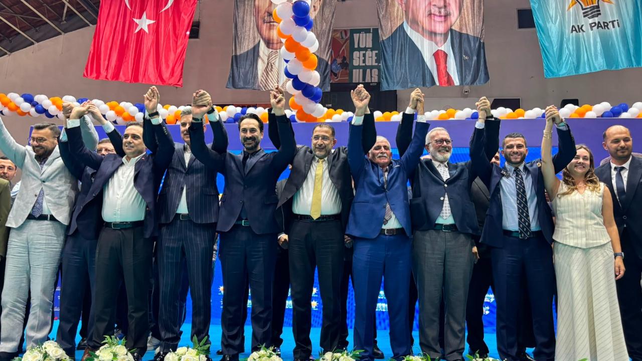 AK Parti Manisa’da 612 Kişilik Katılım Töreni Düzenledi