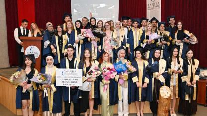 Akhisar Yerleşkesinde Çifte Mezuniyet Coşkusu