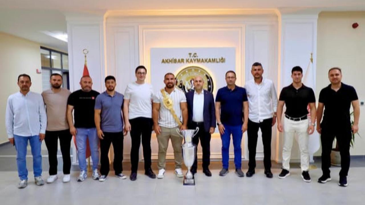 Başpehlivan Feyzullah Aktürk’ten Kaymakam Mustafa Can’a Ziyaret
