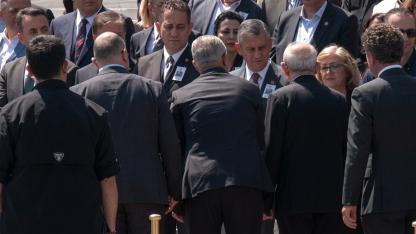 Kılıçdaroğlu ve Özel Meclis'te Tokalaştı