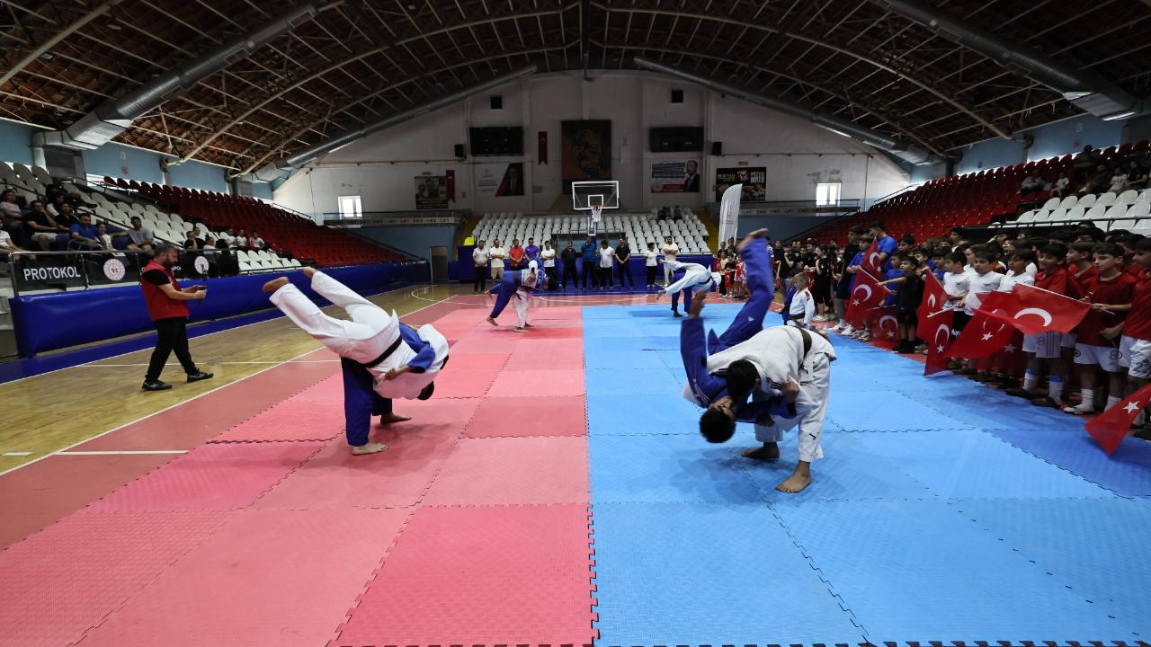 Manisa'da GSB Spor Okulları'nda 36 Branşta Ücretsiz Yaz Dönemi Eğitimleri Başladı