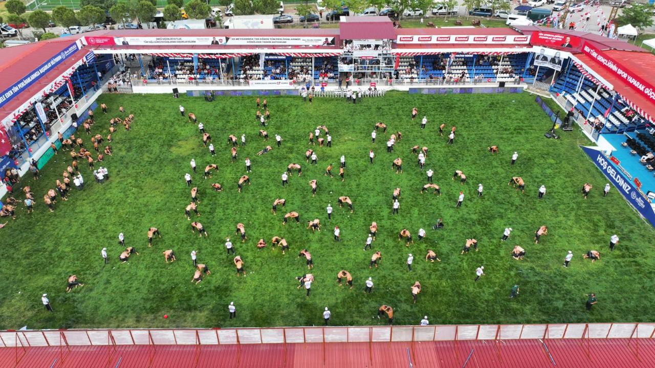 Manisa’da Güreş Heyecanı Başladı: Yuntdağı Er Meydanı Pehlivanları Ağırlıyor