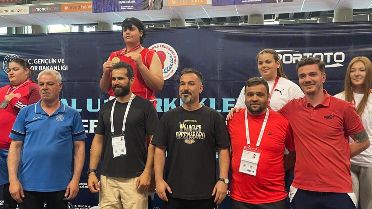 Manisalı Doğa Tezcan Türkiye Boks Şampiyonası'nda Üçüncü Oldu