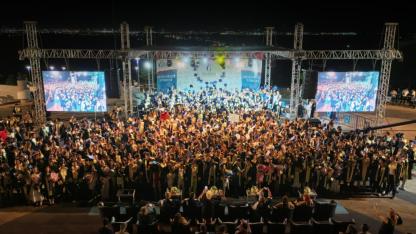 MCBÜ Mühendislik ve Doğa Bilimleri Fakültesi’nde Mezuniyet Coşkusu
