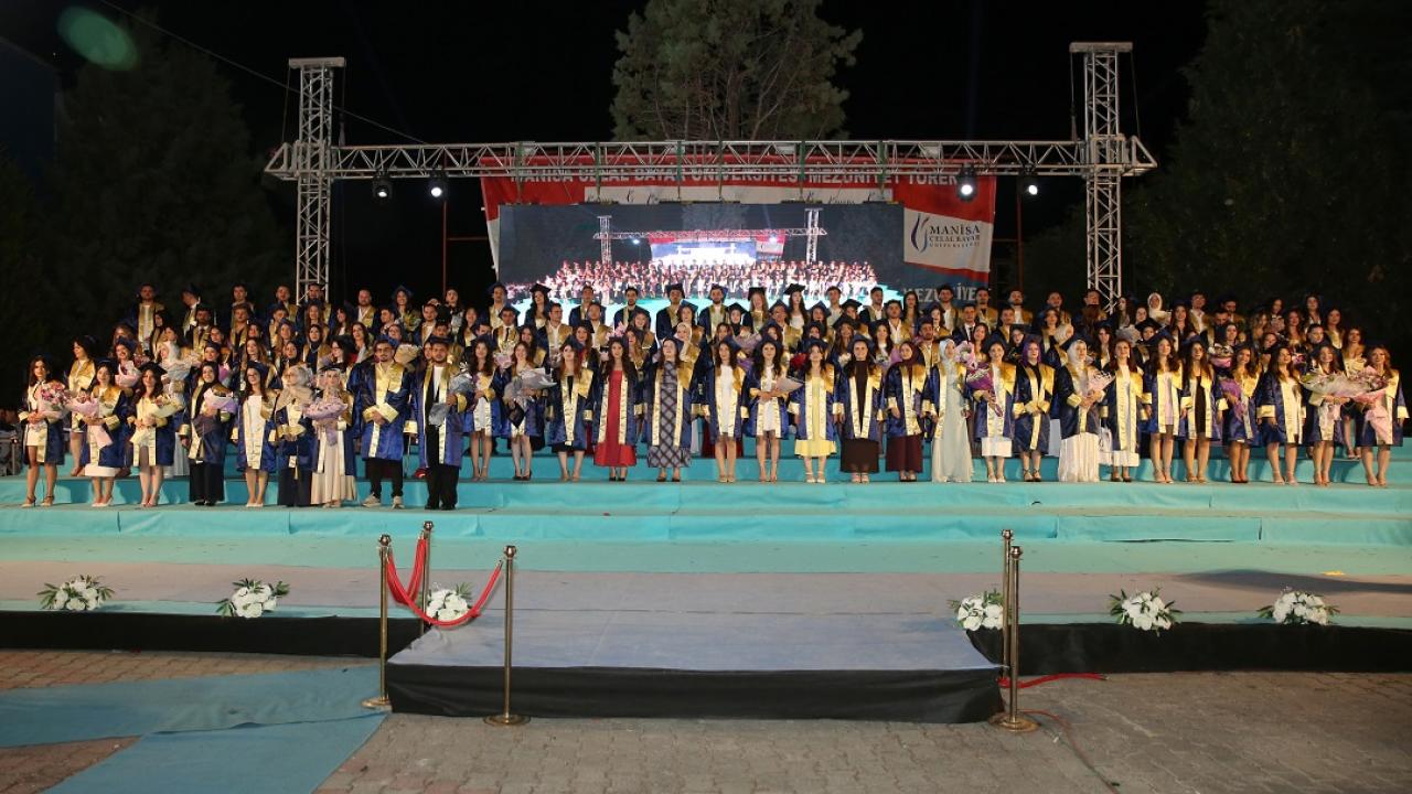 MCBÜ’de Sağlık Profesyonelleri Mezuniyetle Umuda ve Şifaya İlk Adımı Attı