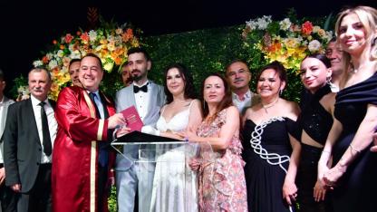 Miting Gibi Nikah… Halk, Siyasetçiler, İş Dünyası ve Esnaflar Oradaydı
