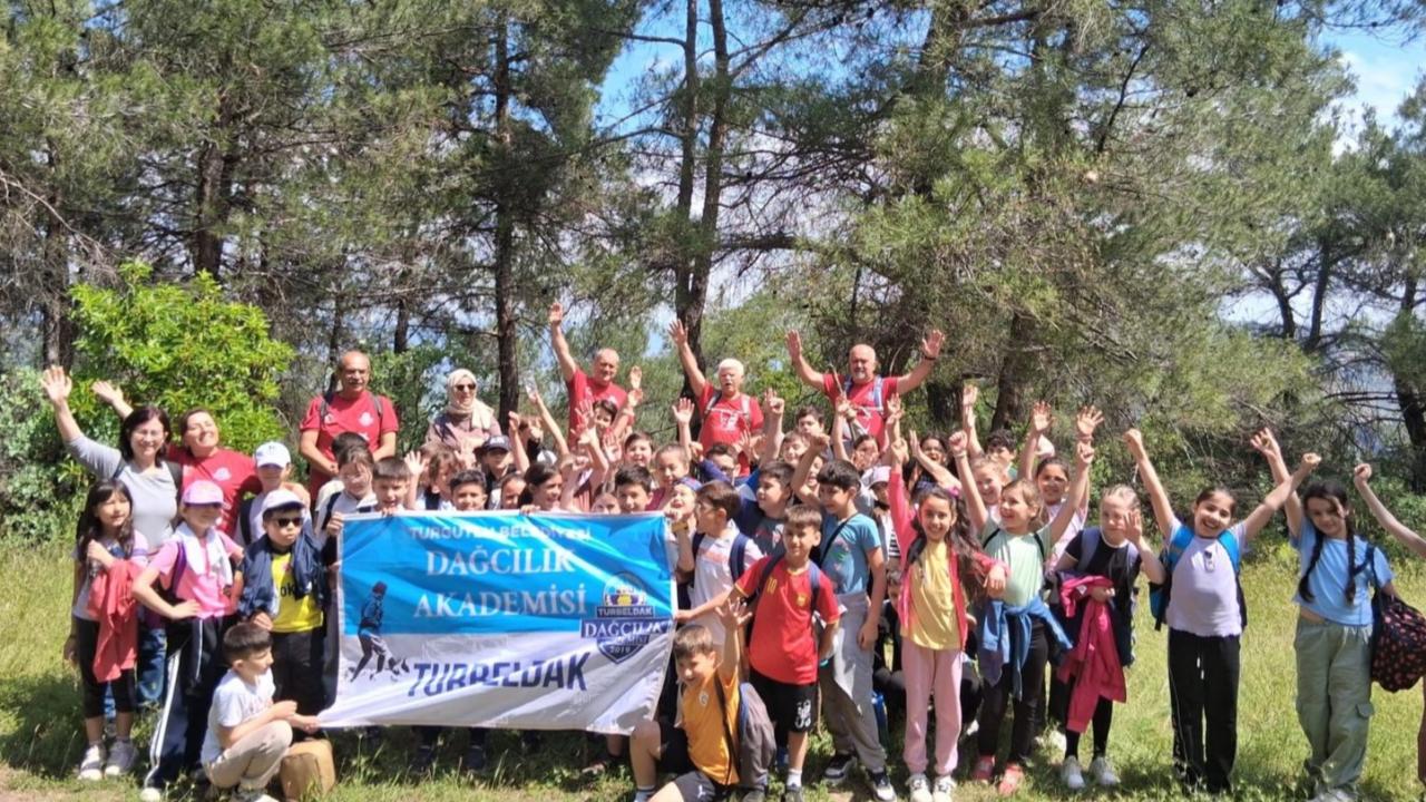 TURBELDAK'tan 110 Öğrenciye Doğa Yürüyüşü ve Çevre Eğitimi