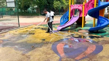 Yunusemre Belediyesi Parkları Hijyenik Hale Getiriyor