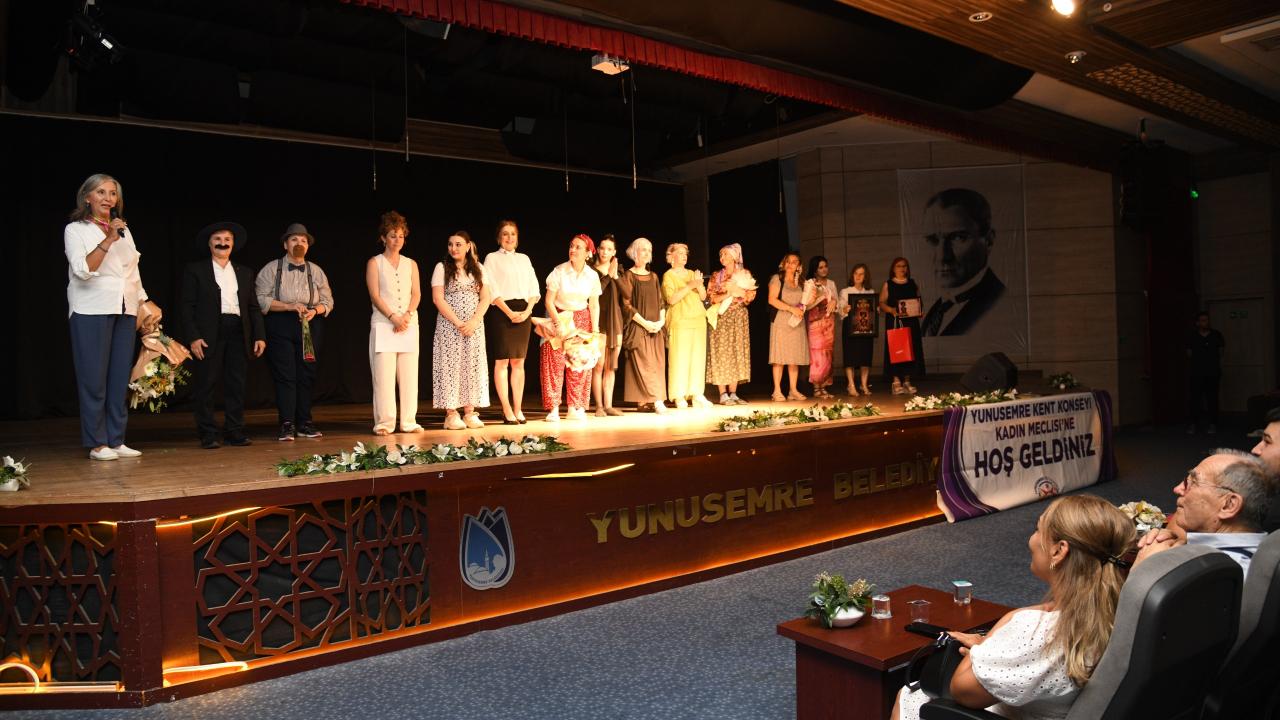 Yunusemre Konseyi Kadın Meclisinden “Benim Adım Kadın” oyunu alkış aldı