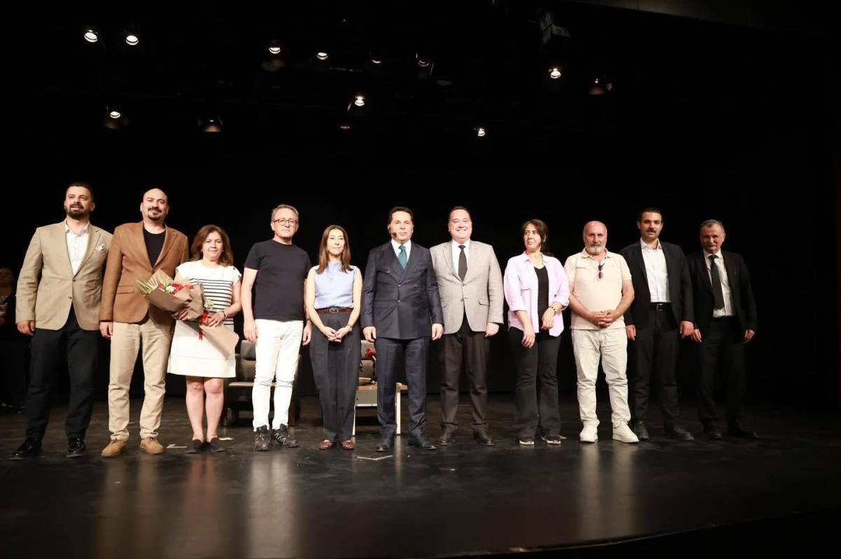 Prof. Dr. Ahmet Özer Manisa’da “Barış Dilinde Hukuk ve Demokrasi”yi Anlattı
