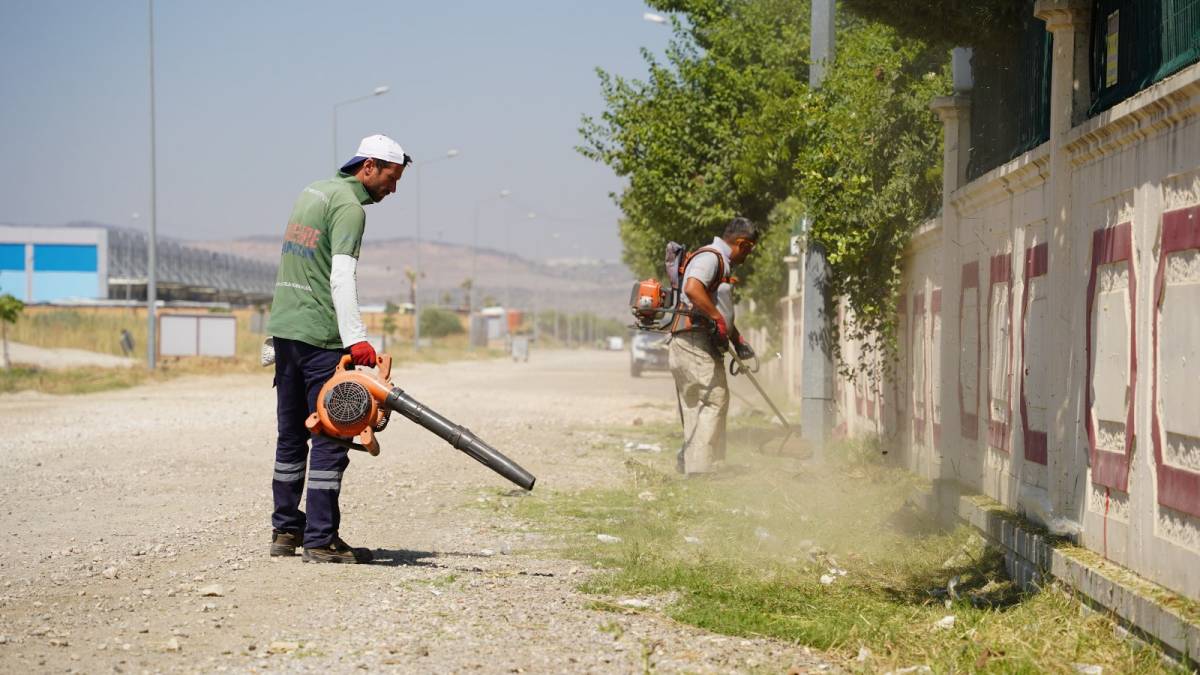 Yunusemre Belediyesi Karaali’de Çevre Düzenlemesi Yaptı