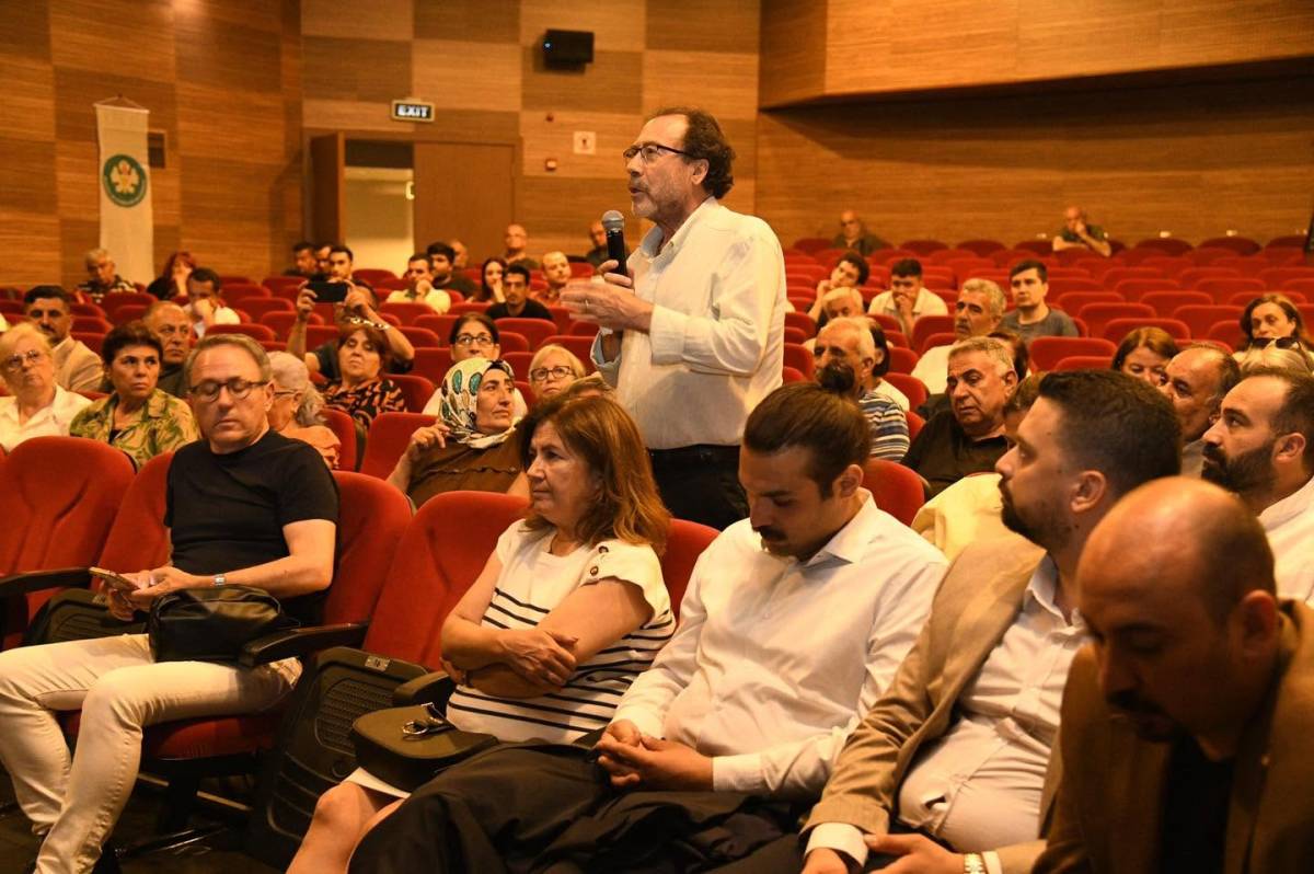 Prof. Dr. Ahmet Özer Manisa’da “Barış Dilinde Hukuk ve Demokrasi”yi Anlattı