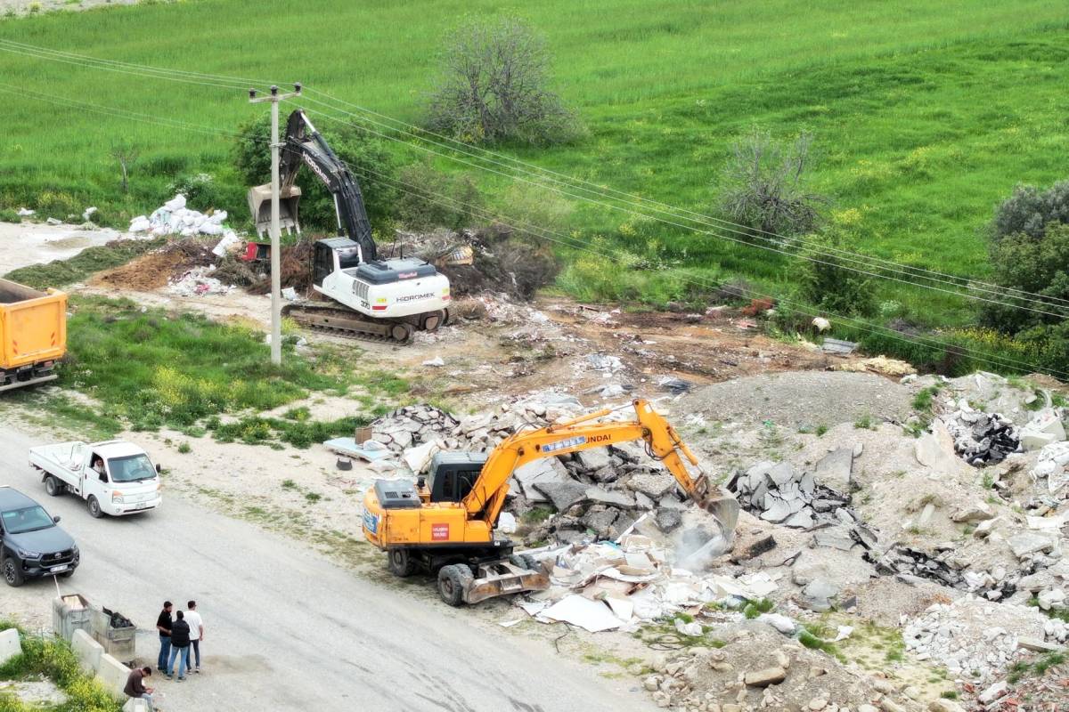 Manisa'da Kaçak Moloz Döken Kuruma Ağır Ceza