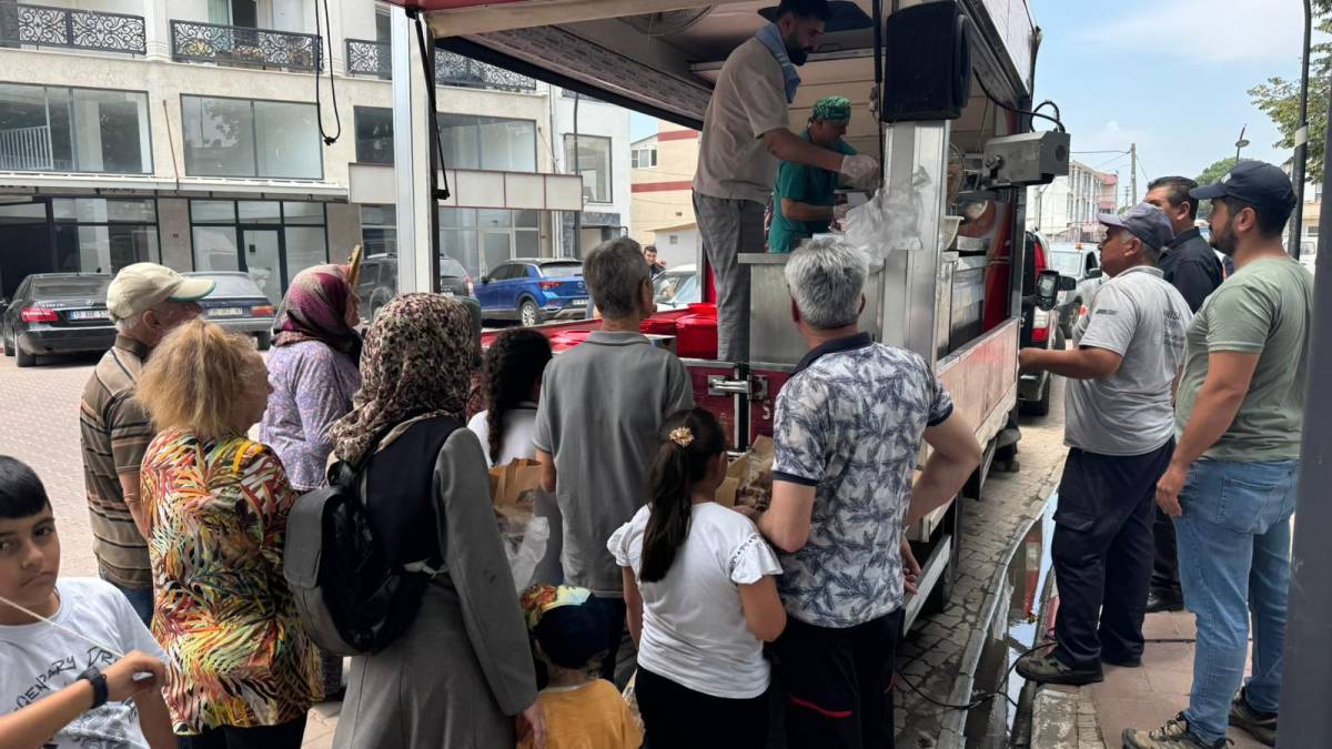 Büyükşehir’den Ferdi Zeyrek Anısına 17 İlçede Lokma Hayrı