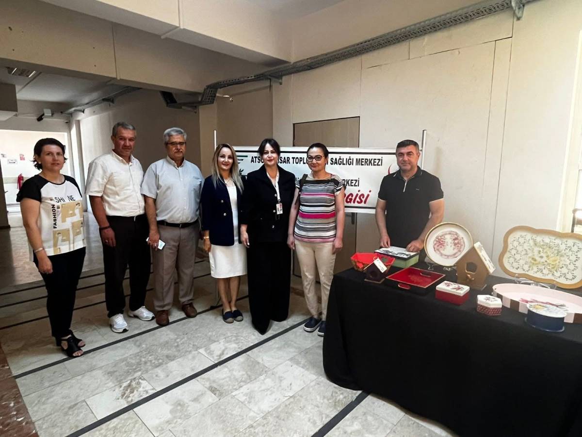 Akhisar'da TRSM Danışanlarının El Emeği Sergisi Açıldı