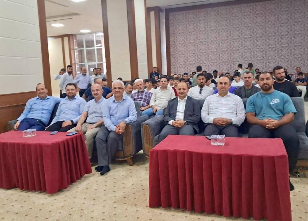 Akhisarlı Başpehlivanlar Kırkpınar'a Dualarla Uğurlandı