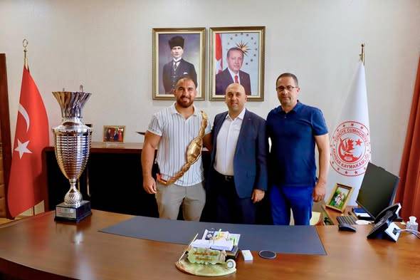 Başpehlivan Feyzullah Aktürk’ten Kaymakam Mustafa Can’a Ziyaret