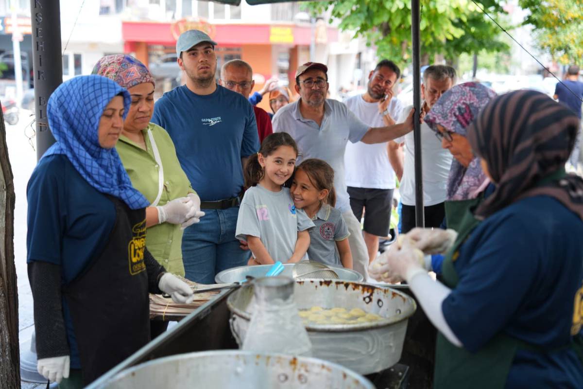 Büyükşehir’den Ferdi Zeyrek Anısına 17 İlçede Lokma Hayrı