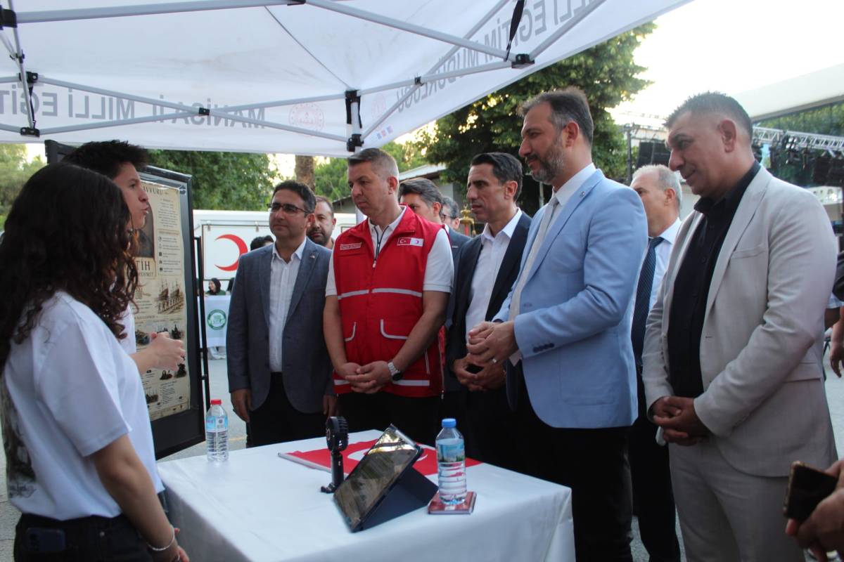 Fatih Anadolu Lisesi’nde “Fatih Sultan Mehmet: Bir Cihan Tasavvuru” Gençlik Şöleni Başladı