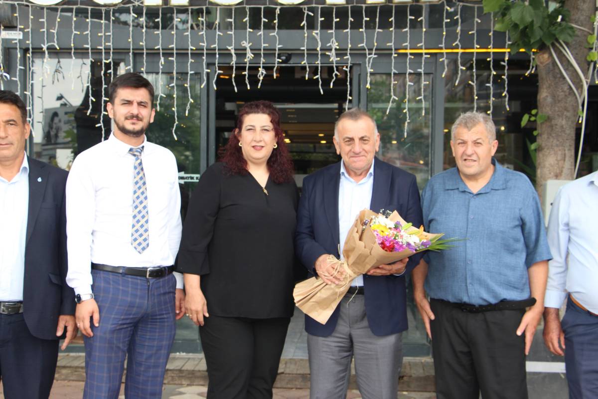 DEVA Partisi Genel Başkan Yardımcısı Mehmet Erdoğan Turgutlu’da Vatandaşlarla Buluştu