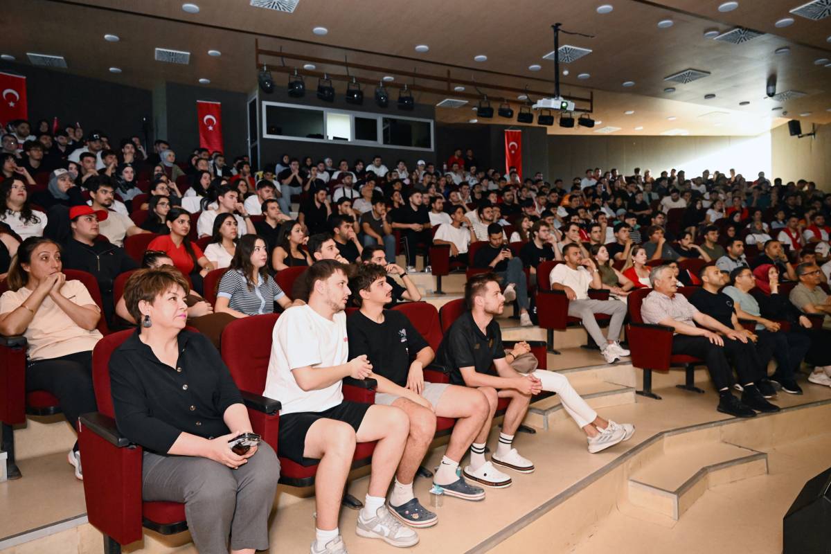 MCBÜ Öğrencileri Dünya Kupası Heyecanını Birlikte Yaşadı