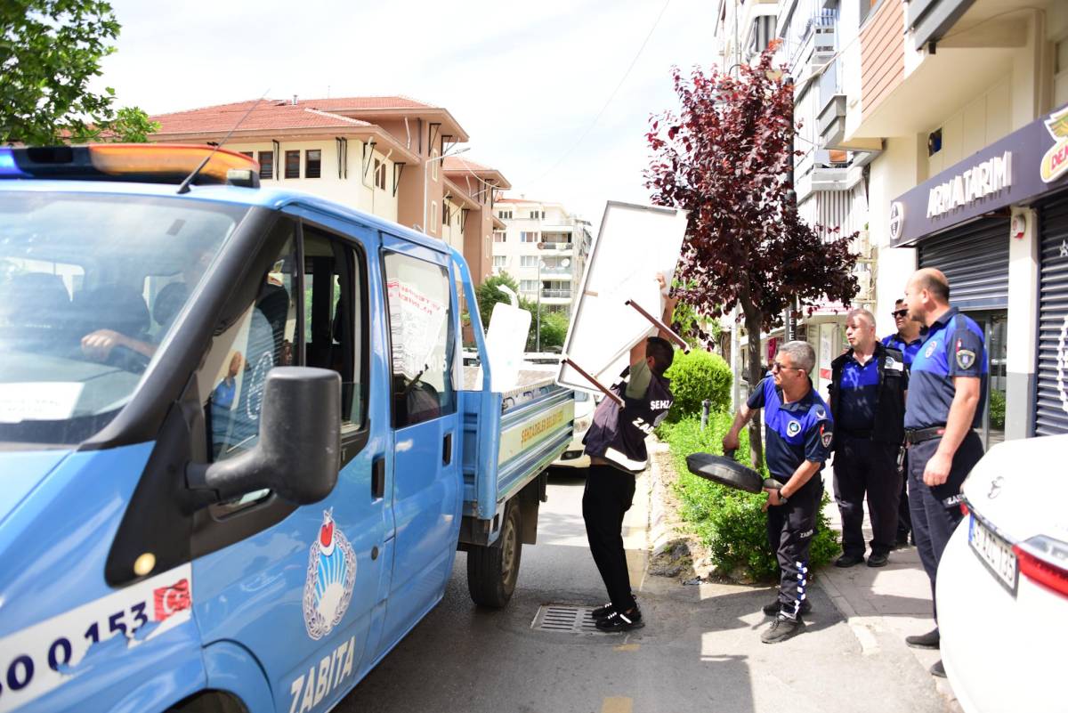 Şehzadeler’de Yol ve Kaldırım İşgallerine Sıkı Denetim