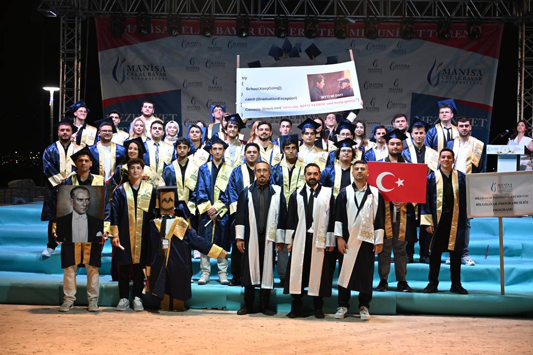 MCBÜ Teknik Bilimler MYO’da Mezuniyet Coşkusu: 500’ü Aşkın Öğrenci Kep Attı