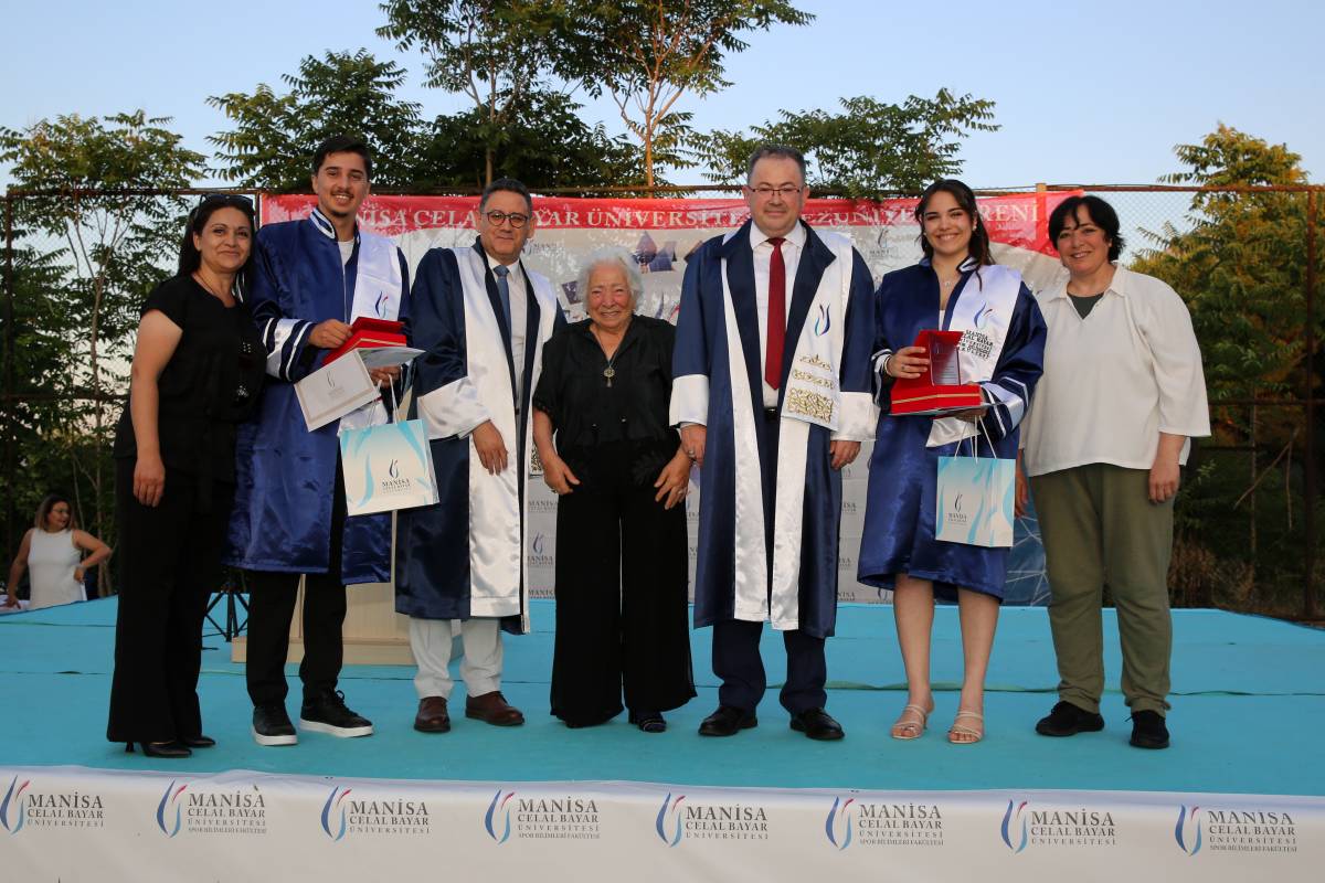 MCBÜ Spor Bilimleri Fakültesi’nde Mezuniyet Coşkusu