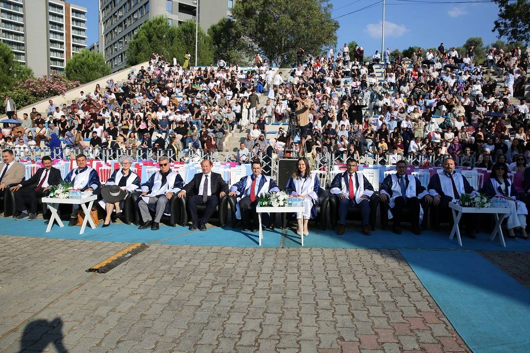 MCBÜ Sağlık Hizmetleri MYO’dan Sağlık Sektörüne Yeni Mezunlar