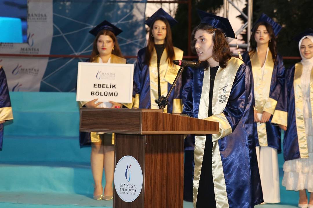 MCBÜ’de Sağlık Profesyonelleri Mezuniyetle Umuda ve Şifaya İlk Adımı Attı