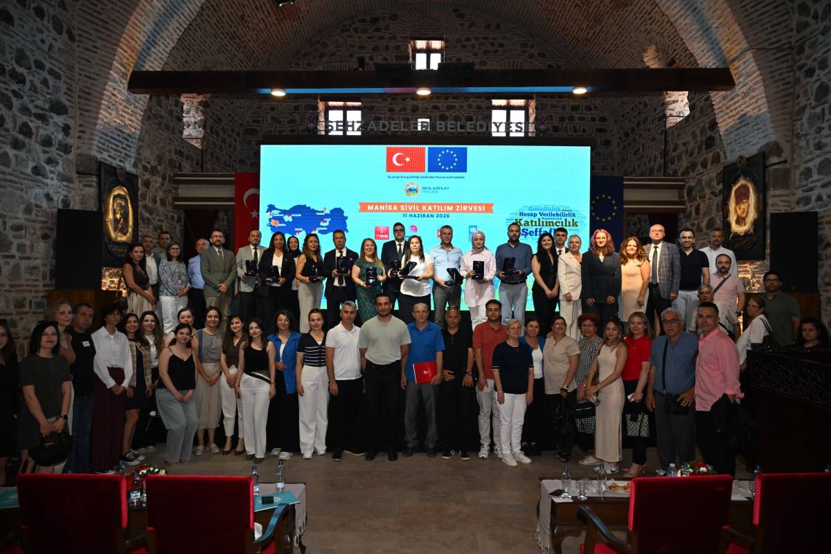 Manisa’da Sivil Katılım Zirvesi: “Kararları Halkın Talepleri Doğrultusunda Alıyoruz”