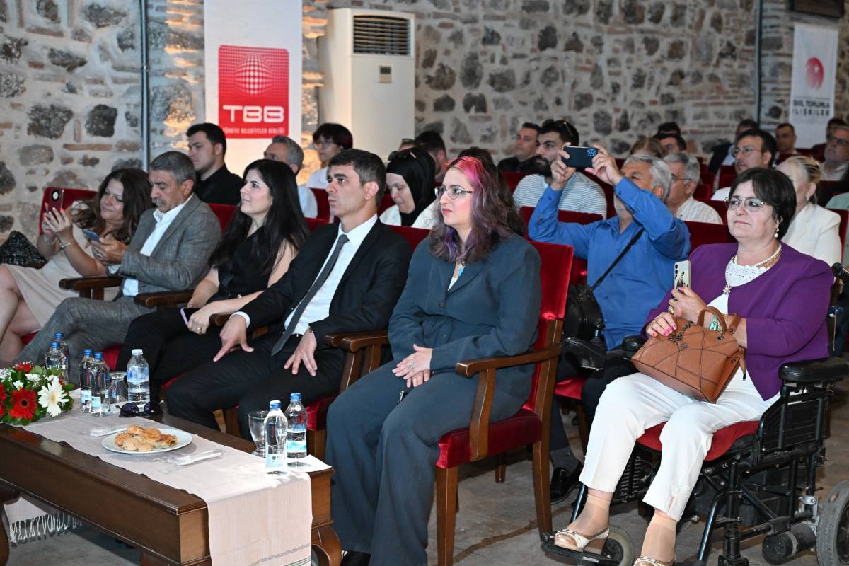 Manisa’da Sivil Katılım Zirvesi: “Kararları Halkın Talepleri Doğrultusunda Alıyoruz”