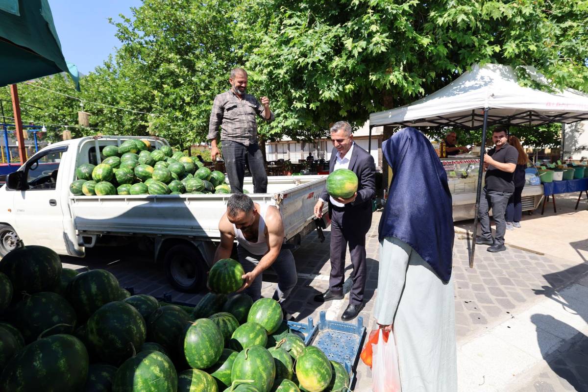 Başkan Hakan Şimşek Salı Pazarı’nda Esnaf ve Vatandaşlarla Buluştu