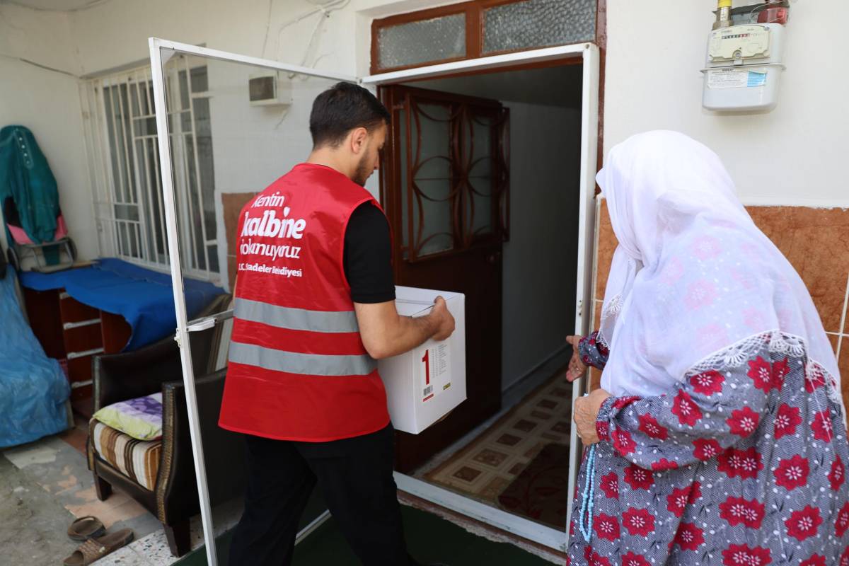 Şehzadeler Belediyesi’nden İhtiyaç Sahibi Ailelere Gıda Desteği