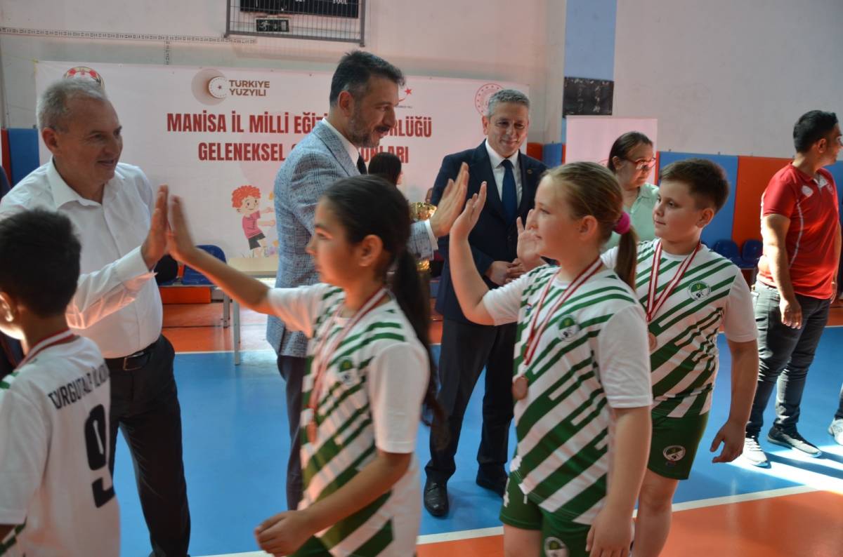 Manisa’da Geleneksel Çocuk Oyunları Şöleni