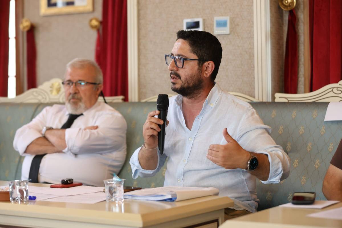 Yunusemre Meclisi’nde Özgür Özel Tartışması