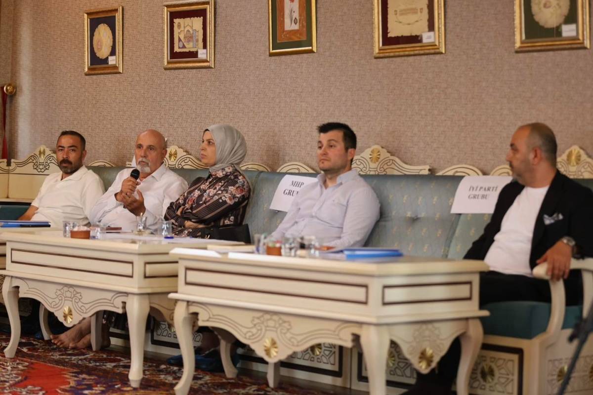 Yunusemre Meclisi’nde Özgür Özel Tartışması