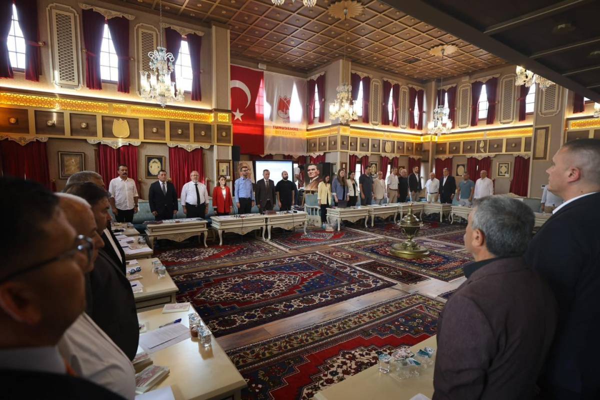 Yunusemre Meclisi’nde Özgür Özel Tartışması