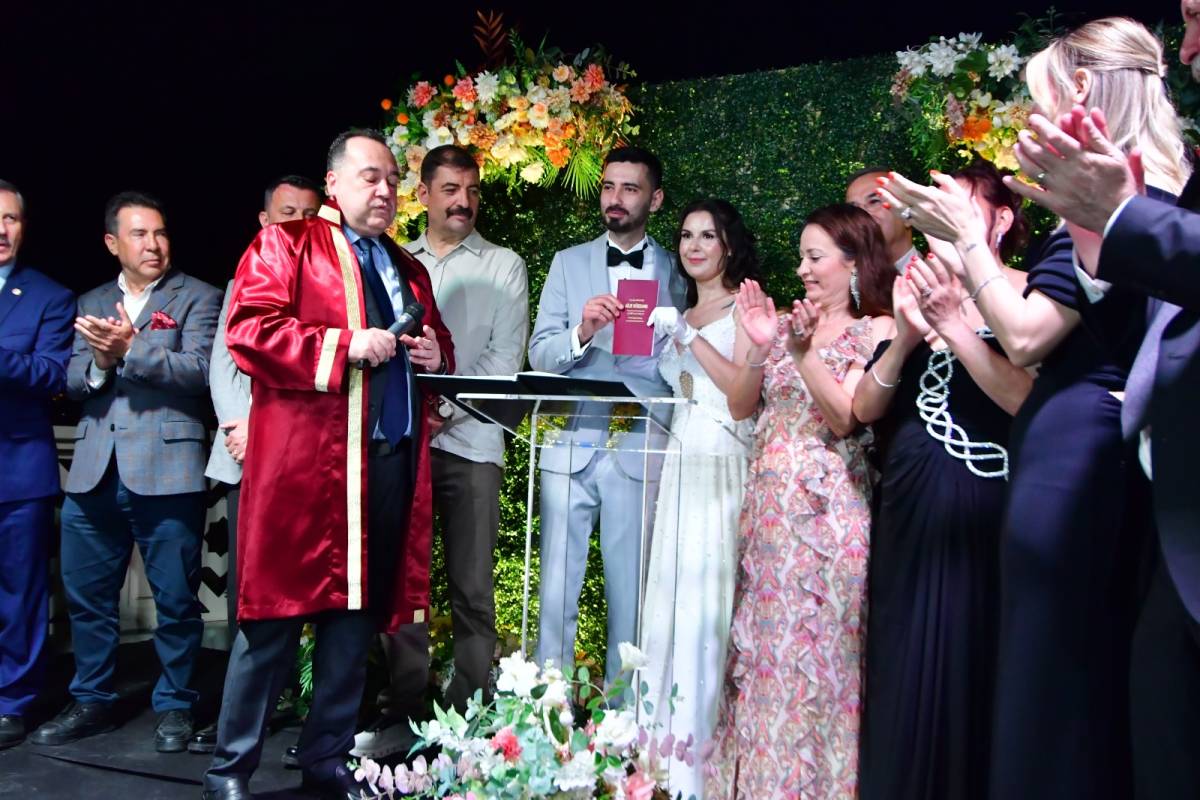 Miting Gibi Nikah… Halk, Siyasetçiler, İş Dünyası ve Esnaflar Oradaydı