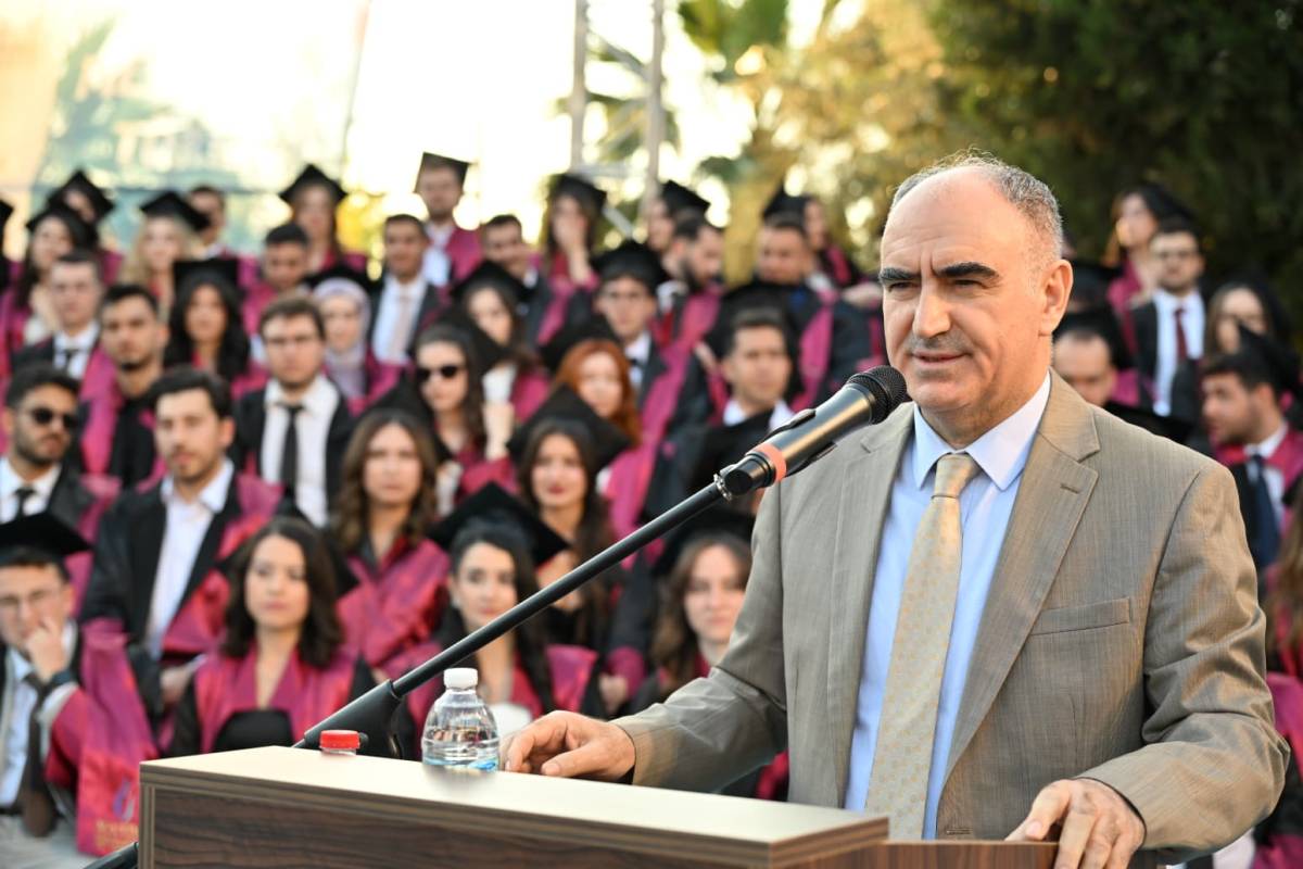 Vali Özkan, Genç Hekimlerin Mezuniyet Heyecanına Ortak Oldu