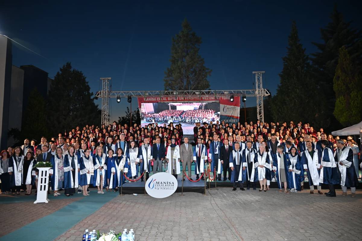Vali Özkan, Genç Hekimlerin Mezuniyet Heyecanına Ortak Oldu