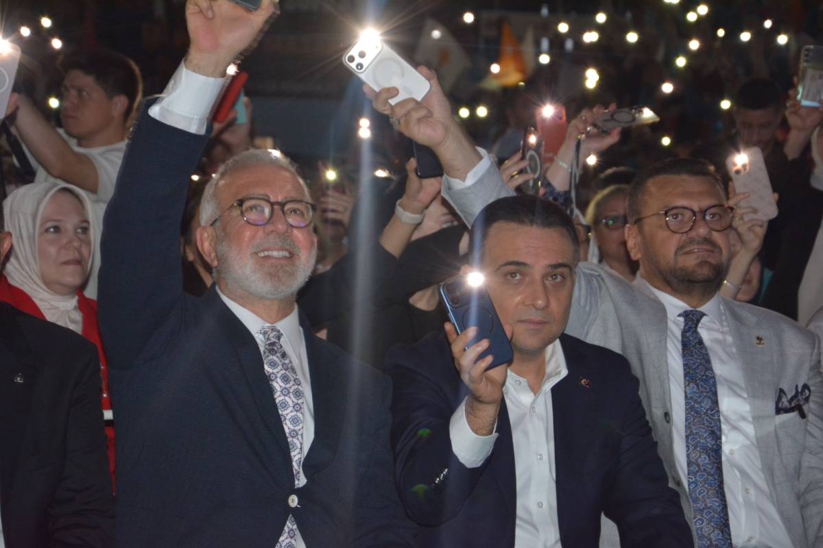 AK Parti Manisa’da 612 Kişilik Katılım Töreni Düzenledi