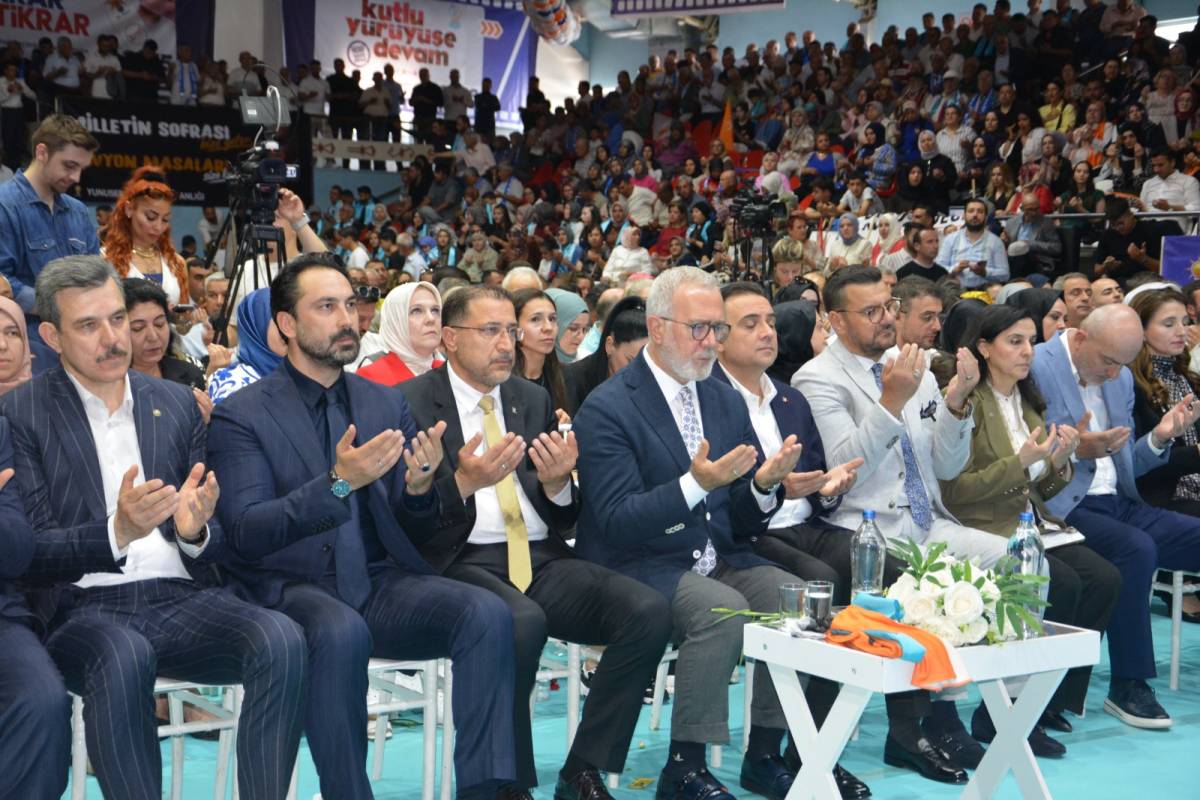 AK Parti Manisa’da 612 Kişilik Katılım Töreni Düzenledi